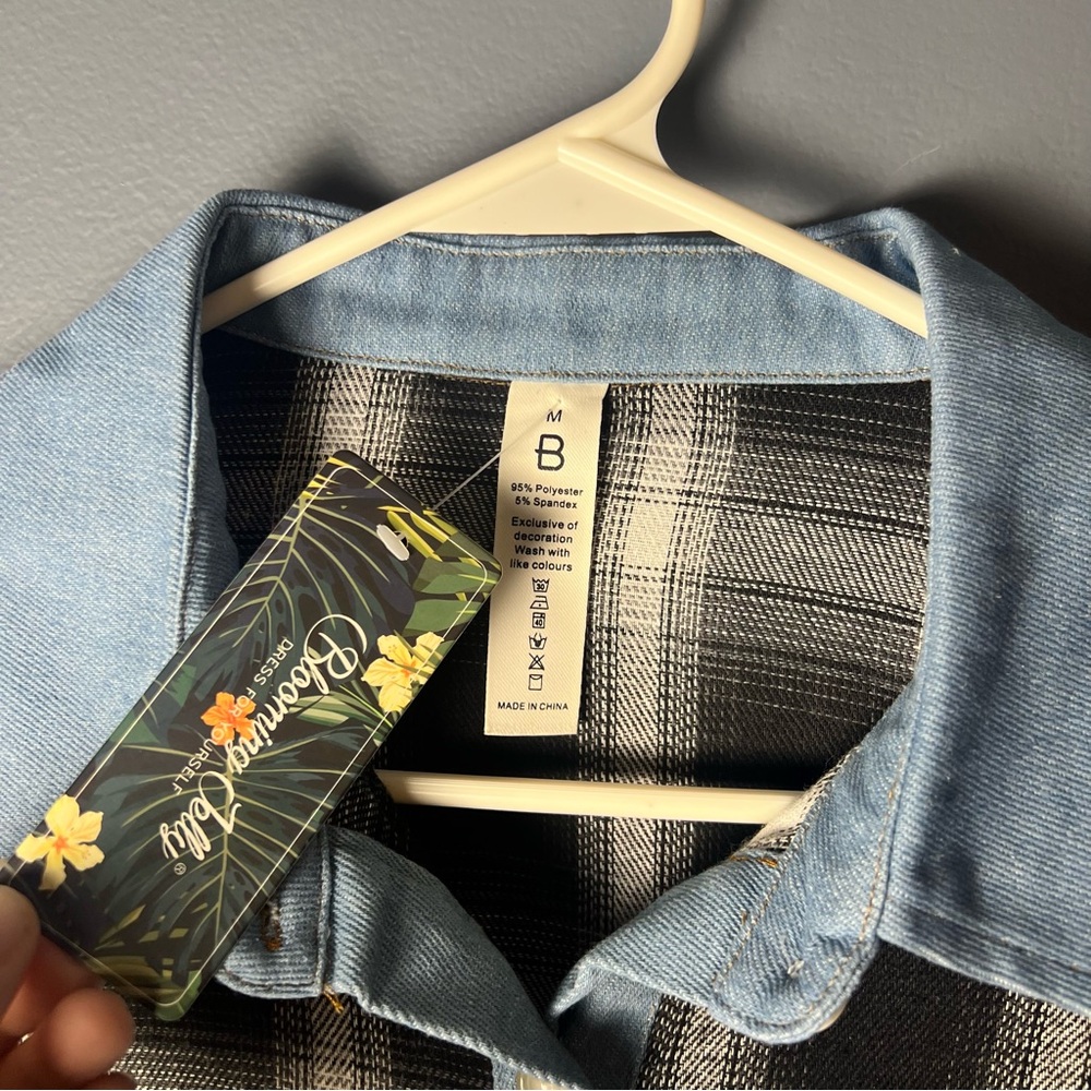 Blooming Jelly Women’s Plaid Button Down Shirt – Size M, NWT - Picture 4 of 4
